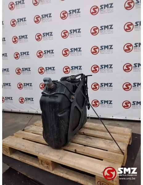 Mercedes-Benz Occ AdBluetank 60L Mercedes Actros A9604702715 - Brandstoftoevoer voor Vrachtwagen: afbeelding 1 Mercedes-Benz Occ AdBluetank 60L Mercedes Actros A9604702715 - Brandstoftoevoer voor Vrachtwagen: afbeelding 1