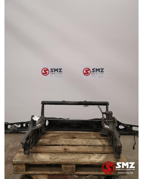 Mercedes-Benz Occ Bumperbalk vooraan met steunen Atego 1828 - Bumper voor Vrachtwagen: afbeelding 3 Mercedes-Benz Occ Bumperbalk vooraan met steunen Atego 1828 - Bumper voor Vrachtwagen: afbeelding 3