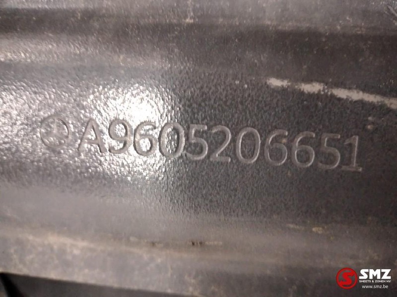 Mercedes-Benz Occ Spatbord met steun links Actros MP4 - Fender voor Vrachtwagen: afbeelding 3 Mercedes-Benz Occ Spatbord met steun links Actros MP4 - Fender voor Vrachtwagen: afbeelding 3