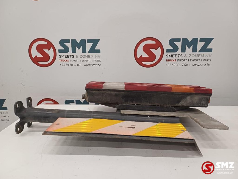 Mercedes-Benz Occ achterlicht links met steun Mercedes - Achterlicht voor Vrachtwagen: afbeelding 2 Mercedes-Benz Occ achterlicht links met steun Mercedes - Achterlicht voor Vrachtwagen: afbeelding 2