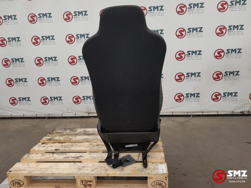 Mercedes-Benz Occ bijrijdersstoel Mercedes - Cabine en interieur voor Vrachtwagen: afbeelding 2 Mercedes-Benz Occ bijrijdersstoel Mercedes - Cabine en interieur voor Vrachtwagen: afbeelding 2