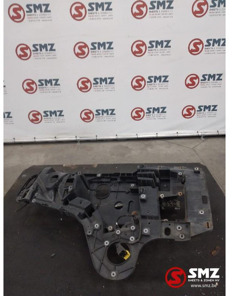 Mercedes-Benz Occ koplampdrager rechts Mercedes - Koplamp voor Vrachtwagen: afbeelding 1 Mercedes-Benz Occ koplampdrager rechts Mercedes - Koplamp voor Vrachtwagen: afbeelding 1