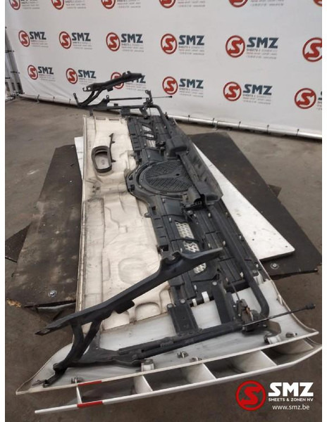 Mercedes-Benz Occ motorkap + windgeleider links Mercedes - Motorkap voor Vrachtwagen: afbeelding 2 Mercedes-Benz Occ motorkap + windgeleider links Mercedes - Motorkap voor Vrachtwagen: afbeelding 2