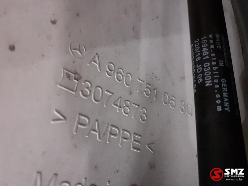 Mercedes-Benz Occ motorkap + windgeleiders Mercedes - Motorkap voor Vrachtwagen: afbeelding 4 Mercedes-Benz Occ motorkap + windgeleiders Mercedes - Motorkap voor Vrachtwagen: afbeelding 4