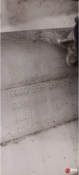 Mercedes-Benz Occ opstapbak rechts Mercedes - Cabine en interieur voor Vrachtwagen: afbeelding 4 Mercedes-Benz Occ opstapbak rechts Mercedes - Cabine en interieur voor Vrachtwagen: afbeelding 4