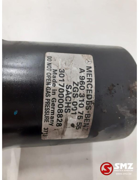 Mercedes-Benz Occ set schokdempers cabinevering Mercedes - Cabinevering voor Vrachtwagen: afbeelding 4 Mercedes-Benz Occ set schokdempers cabinevering Mercedes - Cabinevering voor Vrachtwagen: afbeelding 4