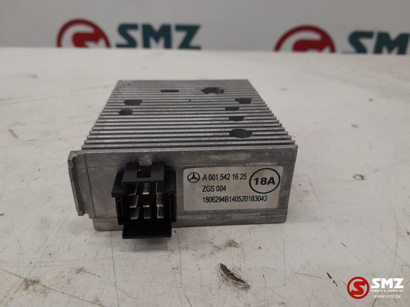 Mercedes-Benz Occ spanningsomvormer Mercedes Actros MP4 A0015421 - ECU voor Vrachtwagen: afbeelding 2 Mercedes-Benz Occ spanningsomvormer Mercedes Actros MP4 A0015421 - ECU voor Vrachtwagen: afbeelding 2