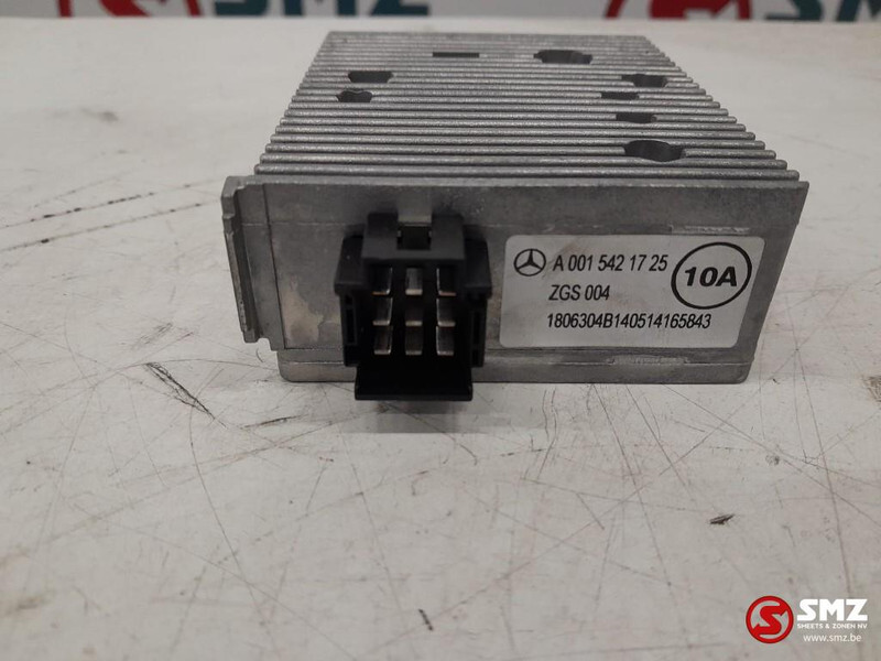 Mercedes-Benz Occ spanningsregeleenheid Mercedes Actros MP4 A001 - ECU voor Vrachtwagen: afbeelding 3 Mercedes-Benz Occ spanningsregeleenheid Mercedes Actros MP4 A001 - ECU voor Vrachtwagen: afbeelding 3