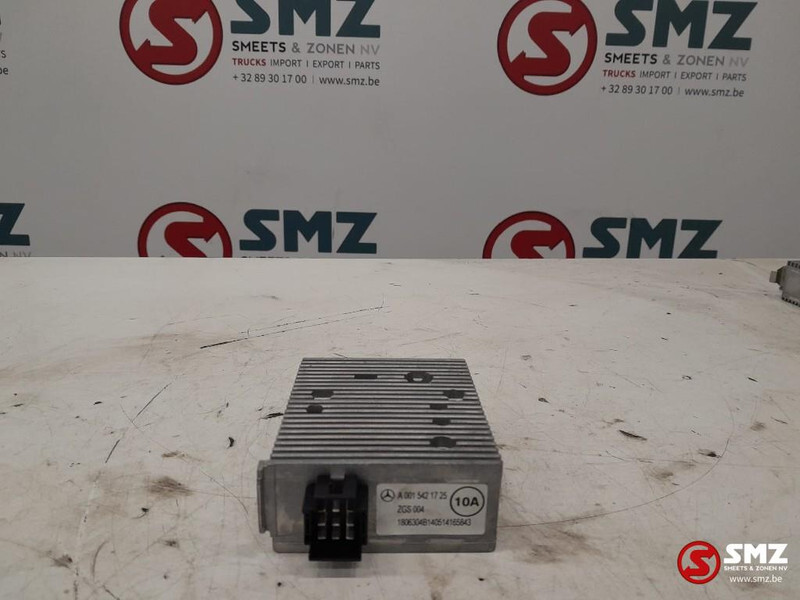 Mercedes-Benz Occ spanningsregeleenheid Mercedes Actros MP4 A001 - ECU voor Vrachtwagen: afbeelding 1 Mercedes-Benz Occ spanningsregeleenheid Mercedes Actros MP4 A001 - ECU voor Vrachtwagen: afbeelding 1