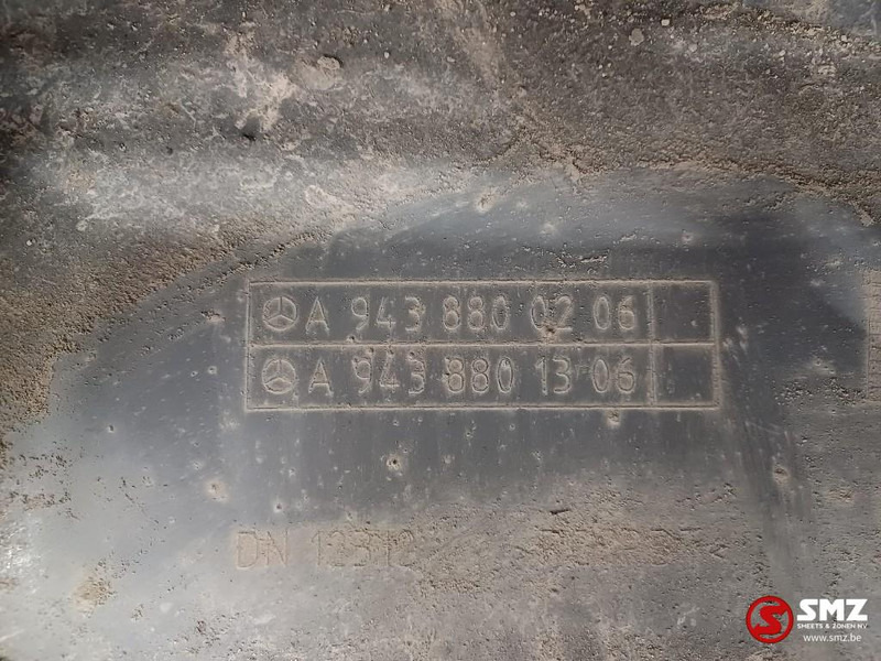 Mercedes-Benz Occ spatbord + spatbordbeugel Econic rechtsachtera - Carrosserie en exterieur voor Vrachtwagen: afbeelding 5 Mercedes-Benz Occ spatbord + spatbordbeugel Econic rechtsachtera - Carrosserie en exterieur voor Vrachtwagen: afbeelding 5