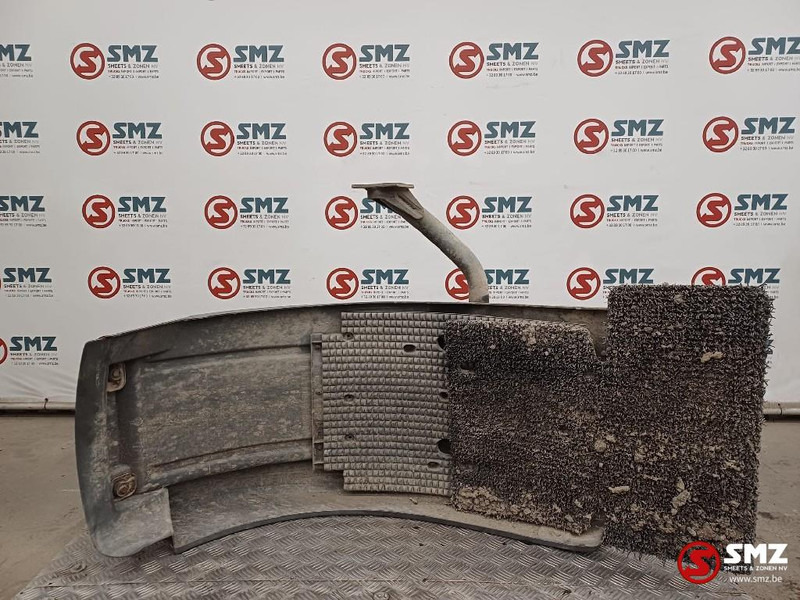 Mercedes-Benz Occ spatbord + spatbordbeugel Econic rechtsachtera - Carrosserie en exterieur voor Vrachtwagen: afbeelding 3 Mercedes-Benz Occ spatbord + spatbordbeugel Econic rechtsachtera - Carrosserie en exterieur voor Vrachtwagen: afbeelding 3