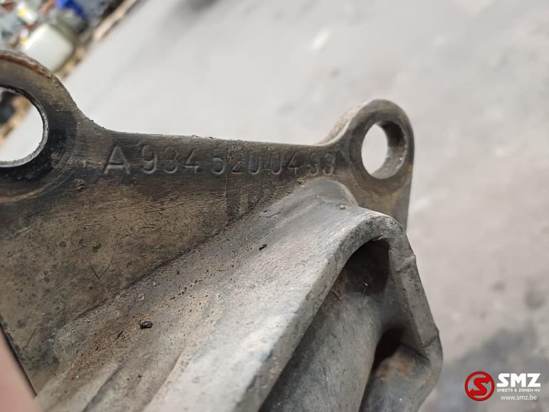 Mercedes-Benz Occ spatbord + spatbordbeugel Econic rechtsachtera - Carrosserie en exterieur voor Vrachtwagen: afbeelding 4 Mercedes-Benz Occ spatbord + spatbordbeugel Econic rechtsachtera - Carrosserie en exterieur voor Vrachtwagen: afbeelding 4