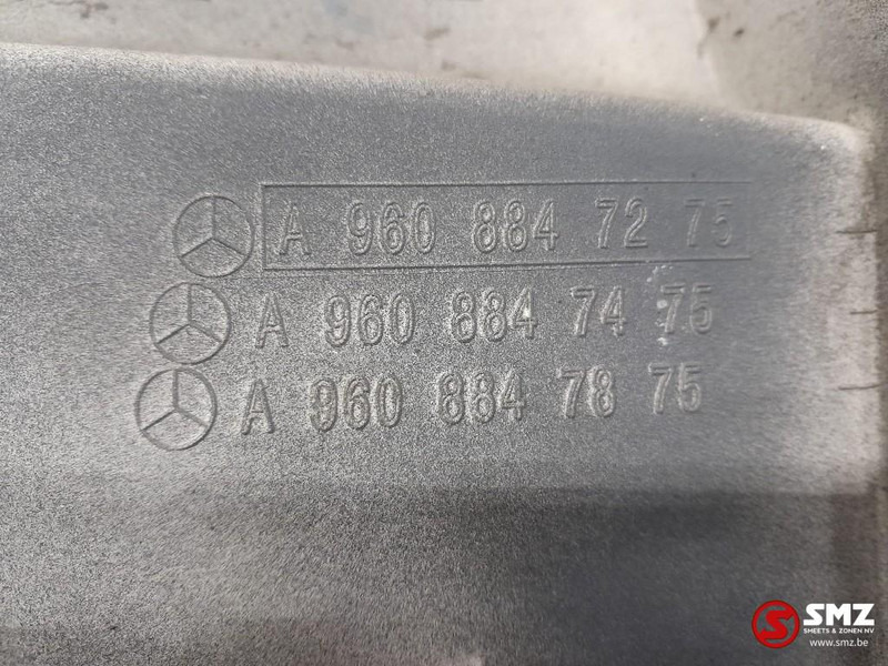 Mercedes-Benz Occ spatbordverlenger links Mercedes - Carrosserie en exterieur voor Vrachtwagen: afbeelding 4 Mercedes-Benz Occ spatbordverlenger links Mercedes - Carrosserie en exterieur voor Vrachtwagen: afbeelding 4