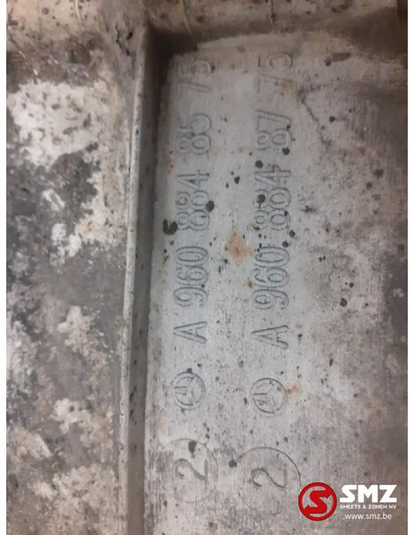 Mercedes-Benz Occ spatbordverlenging links Mercedes Actros MP4 - Carrosserie en exterieur voor Vrachtwagen: afbeelding 2 Mercedes-Benz Occ spatbordverlenging links Mercedes Actros MP4 - Carrosserie en exterieur voor Vrachtwagen: afbeelding 2