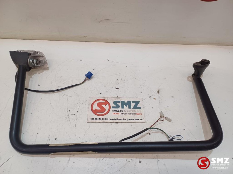 Mercedes-Benz Spiegelhouder rechts Mercedes - Achteruitkijkspiegel voor Vrachtwagen: afbeelding 1 Mercedes-Benz Spiegelhouder rechts Mercedes - Achteruitkijkspiegel voor Vrachtwagen: afbeelding 1