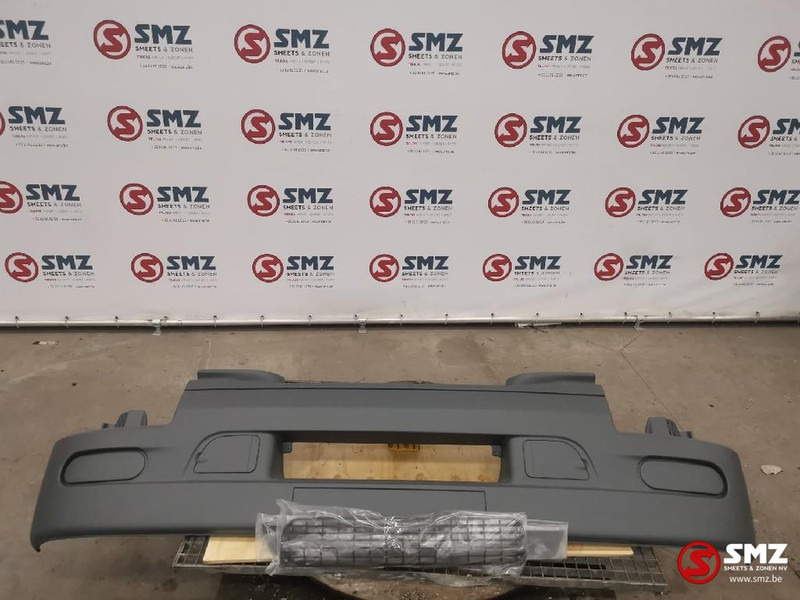 Renault Bumper zonder gaten en spoiler Renault Premium - Bumper voor Vrachtwagen: afbeelding 1 Renault Bumper zonder gaten en spoiler Renault Premium - Bumper voor Vrachtwagen: afbeelding 1