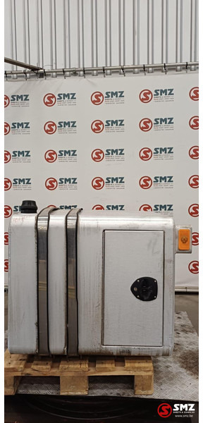 Renault Occ hydraulische tank 250L + materiaalkast Renault - Hydrauliektank voor Vrachtwagen: afbeelding 1 Renault Occ hydraulische tank 250L + materiaalkast Renault - Hydrauliektank voor Vrachtwagen: afbeelding 1