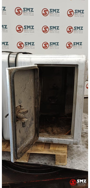 Renault Occ hydraulische tank 250L + materiaalkast Renault - Hydrauliektank voor Vrachtwagen: afbeelding 5 Renault Occ hydraulische tank 250L + materiaalkast Renault - Hydrauliektank voor Vrachtwagen: afbeelding 5