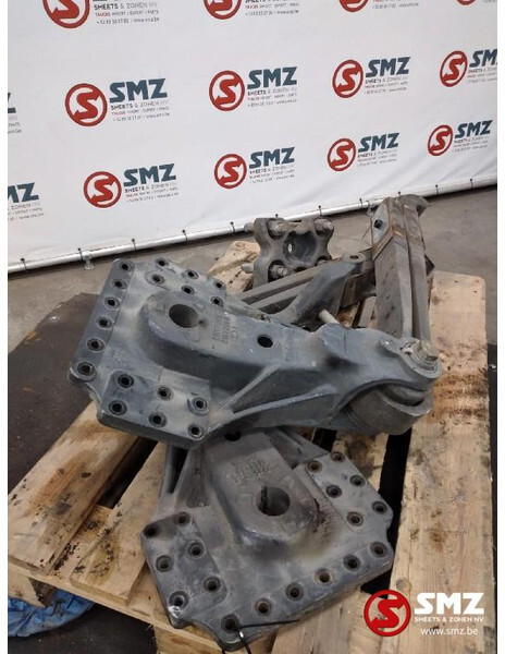 Renault Occ set veersteunen + armen Renault T 21682249 216 - Stuurinrichting voor Vrachtwagen: afbeelding 1 Renault Occ set veersteunen + armen Renault T 21682249 216 - Stuurinrichting voor Vrachtwagen: afbeelding 1