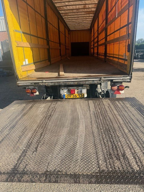 Krone Stuuras liftas laadklep - Schuifzeiloplegger: afbeelding 5 Krone Stuuras liftas laadklep - Schuifzeiloplegger: afbeelding 5