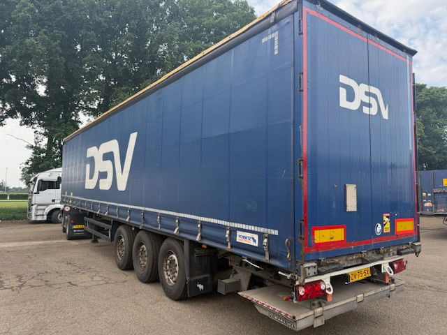Schmitz Cargobull Laadklep - Schuifzeiloplegger: afbeelding 2 Schmitz Cargobull Laadklep - Schuifzeiloplegger: afbeelding 2