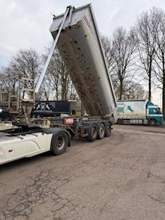 Schmitz Cargobull Stalen kipper 24 cub - Kipper oplegger: afbeelding 1 Schmitz Cargobull Stalen kipper 24 cub - Kipper oplegger: afbeelding 1