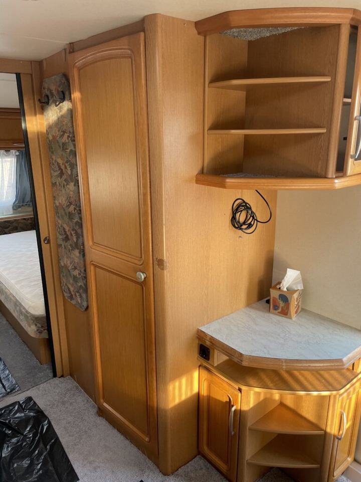 Caravan Hobby 560 UL Prestige 1998: afbeelding 11 Caravan Hobby 560 UL Prestige 1998: afbeelding 11