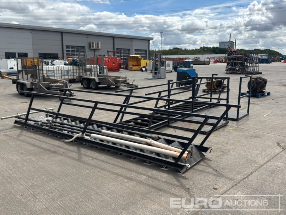 15 Step Steel Stairs, Access Platform, Handrails, Leg Supports (Cannot Be Reconsigned) (2 of) - Gereedschap/ Toebehoor: afbeelding 3 15 Step Steel Stairs, Access Platform, Handrails, Leg Supports (Cannot Be Reconsigned) (2 of) - Gereedschap/ Toebehoor: afbeelding 3