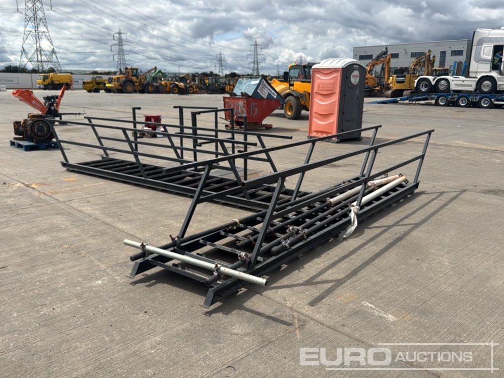 15 Step Steel Stairs, Access Platform, Handrails, Leg Supports (Cannot Be Reconsigned) (2 of) - Gereedschap/ Toebehoor: afbeelding 2 15 Step Steel Stairs, Access Platform, Handrails, Leg Supports (Cannot Be Reconsigned) (2 of) - Gereedschap/ Toebehoor: afbeelding 2