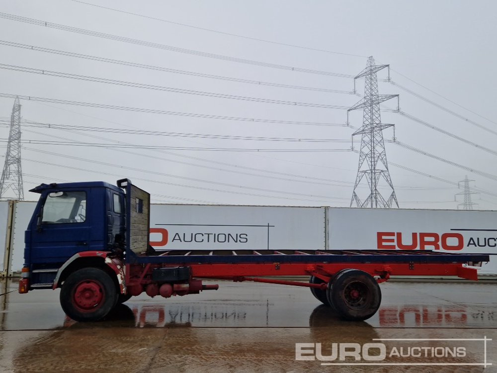 1983 Scania 82M - Vrachtwagen met open laadbak: afbeelding 2 1983 Scania 82M - Vrachtwagen met open laadbak: afbeelding 2