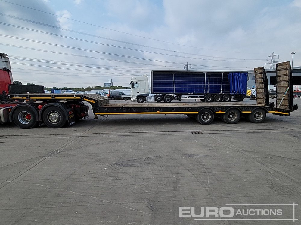 2001 Dennison Trailers Tri Axle Step Frame Low Loader, Hydraulic Ramps, Out Riggers - Dieplader oplegger: afbeelding 2 2001 Dennison Trailers Tri Axle Step Frame Low Loader, Hydraulic Ramps, Out Riggers - Dieplader oplegger: afbeelding 2