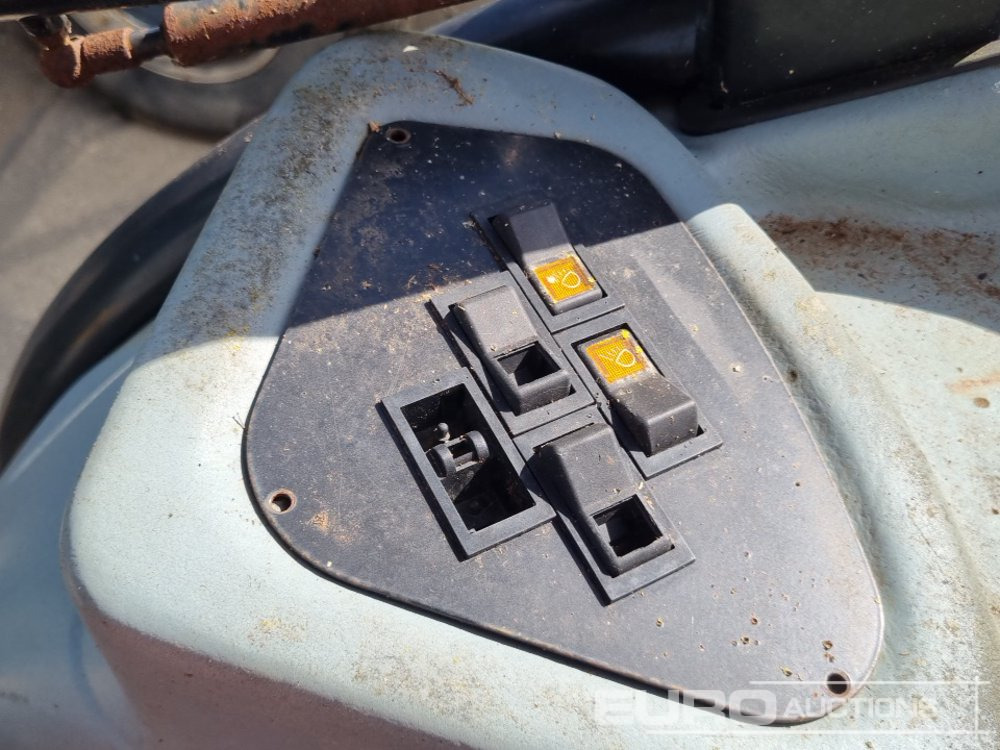Tractor 2012 New Holland 2WD Tractor, Spool Valve (No Drive): afbeelding 32