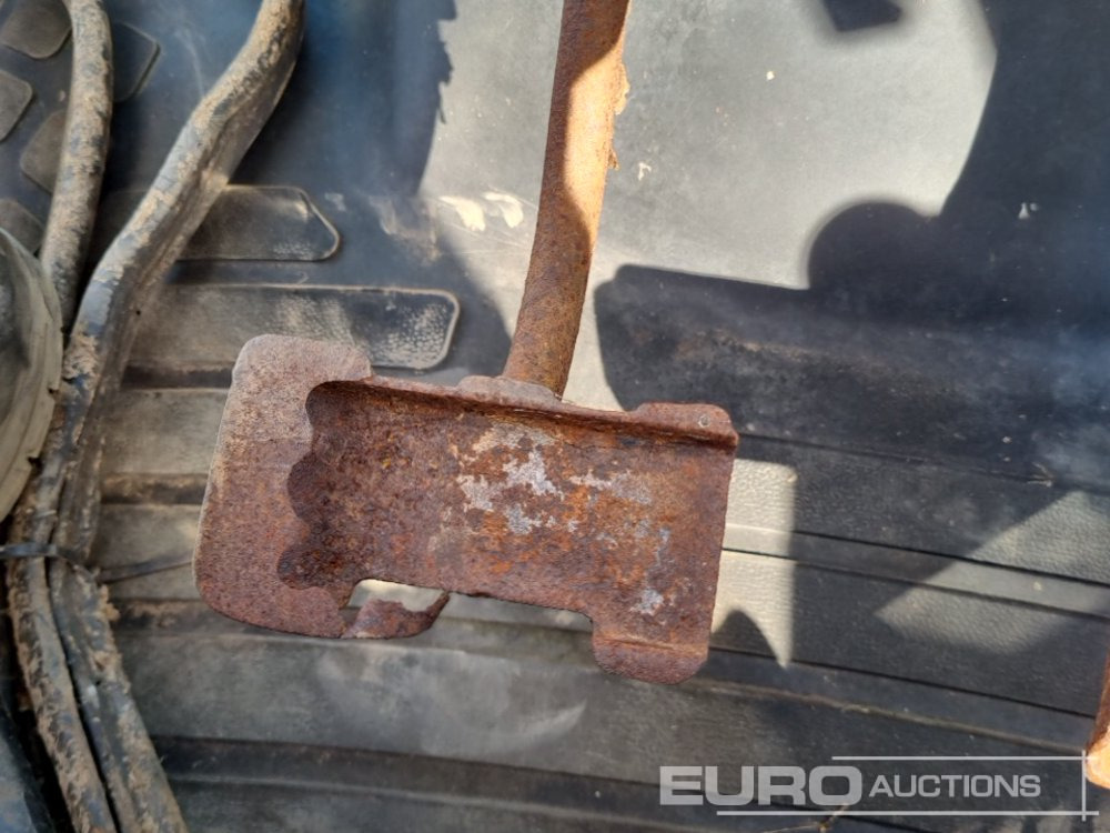 Tractor 2012 New Holland 2WD Tractor, Spool Valve (No Drive): afbeelding 28