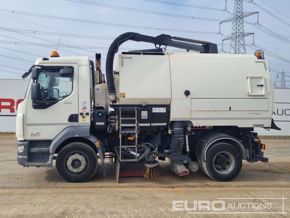 2015 DAF LF220 - Veegwagen: afbeelding 2 2015 DAF LF220 - Veegwagen: afbeelding 2