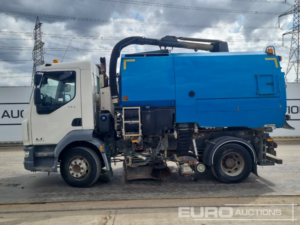 2016 DAF LF220 - Veegwagen: afbeelding 2 2016 DAF LF220 - Veegwagen: afbeelding 2