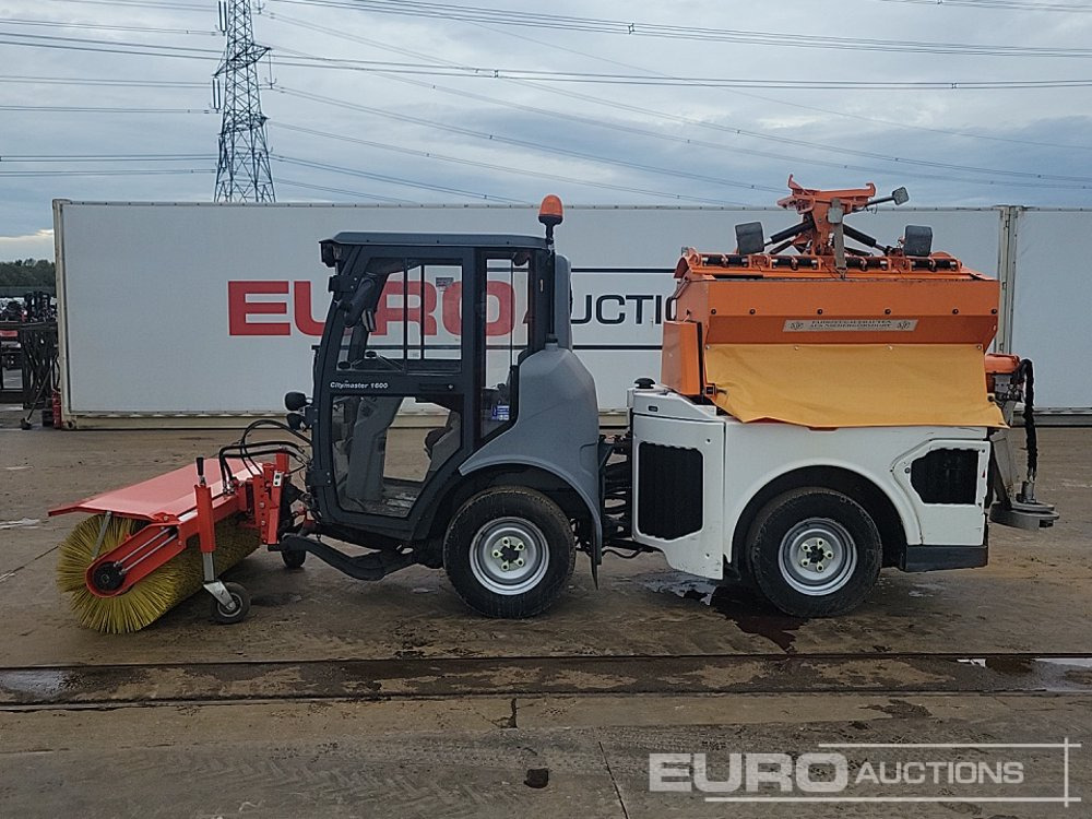 2017 Hako Citymaster 1600 4x2 Compact Gritter, Hydraulic Snow Plough & Sweeper Attachment, Reverse Camera, Automatic Gearbox (Reg. Docs. Available) - Veegwagen: afbeelding 2 2017 Hako Citymaster 1600 4x2 Compact Gritter, Hydraulic Snow Plough & Sweeper Attachment, Reverse Camera, Automatic Gearbox (Reg. Docs. Available) - Veegwagen: afbeelding 2