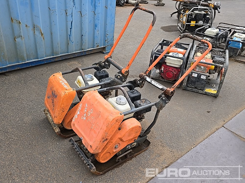 Belle Petrol Compaction Plate (2 of) - Asfaltmachine: afbeelding 1 Belle Petrol Compaction Plate (2 of) - Asfaltmachine: afbeelding 1