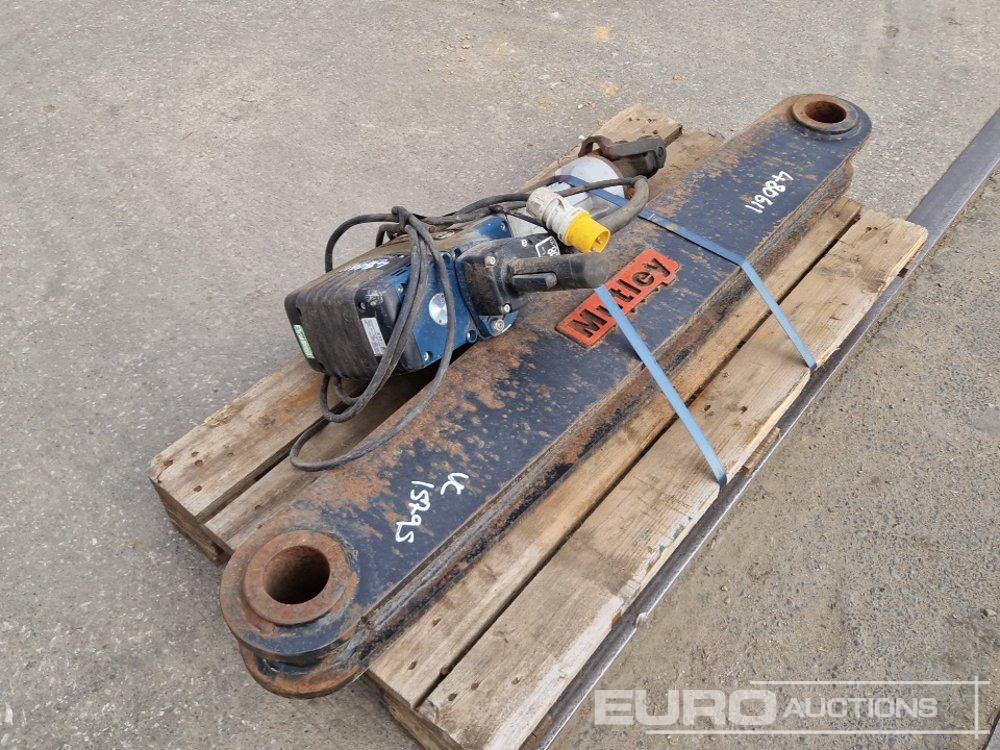 Bosch GSH27VC 110Volt Handheld Breaker, Mutley Excavator Attachment Link - Bouwmaterieel: afbeelding 3 Bosch GSH27VC 110Volt Handheld Breaker, Mutley Excavator Attachment Link - Bouwmaterieel: afbeelding 3