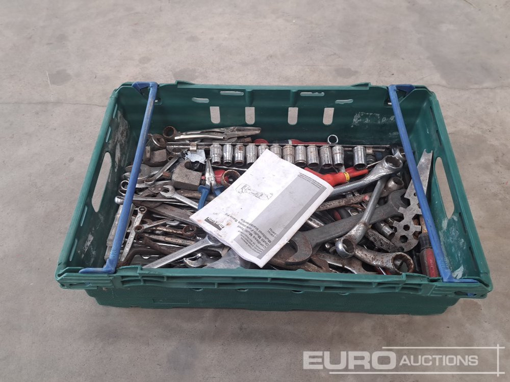 Crate of Misc Tool, Spanner, Screwdrivers etc - Werkplaats toebehoor: afbeelding 4 Crate of Misc Tool, Spanner, Screwdrivers etc - Werkplaats toebehoor: afbeelding 4