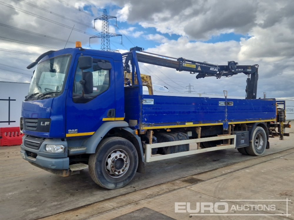 DAF 55.220 - Vrachtwagen met open laadbak: afbeelding 1 DAF 55.220 - Vrachtwagen met open laadbak: afbeelding 1