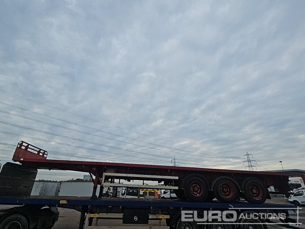 Dennison Trailers Tri Axle Extendable Flat Bed Trailer - Open bak met boorden oplegger: afbeelding 2 Dennison Trailers Tri Axle Extendable Flat Bed Trailer - Open bak met boorden oplegger: afbeelding 2