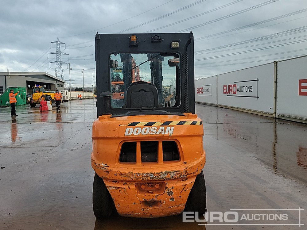 Doosan Diesel Forklift, 3 Stage Free Lift Mast, Side Shift - Heftruck: afbeelding 4 Doosan Diesel Forklift, 3 Stage Free Lift Mast, Side Shift - Heftruck: afbeelding 4