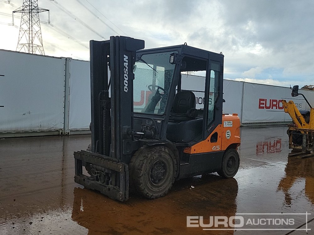 Doosan Diesel Forklift, 3 Stage Free Lift Mast, Side Shift - Heftruck: afbeelding 1 Doosan Diesel Forklift, 3 Stage Free Lift Mast, Side Shift - Heftruck: afbeelding 1