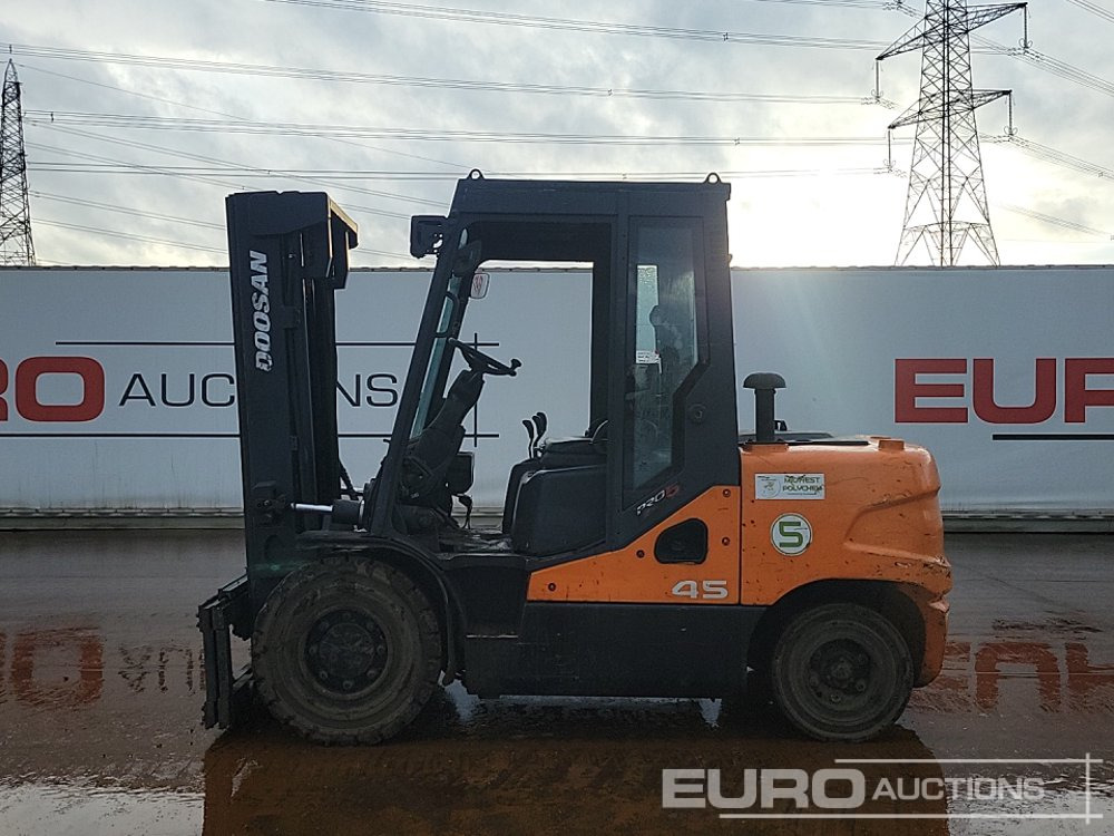 Doosan Diesel Forklift, 3 Stage Free Lift Mast, Side Shift - Heftruck: afbeelding 2 Doosan Diesel Forklift, 3 Stage Free Lift Mast, Side Shift - Heftruck: afbeelding 2