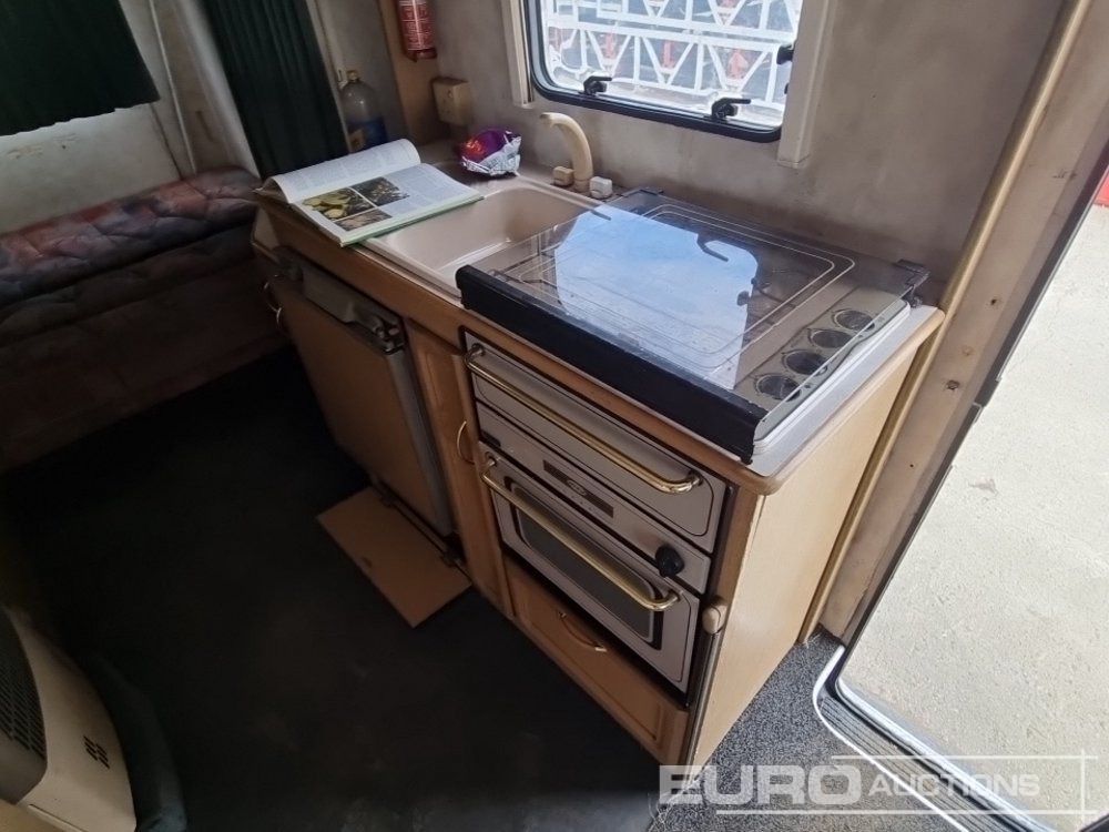 Buscamper Ford Herald 5 Speed 3 Birth Motor Home, W/C, Cooker: afbeelding 27