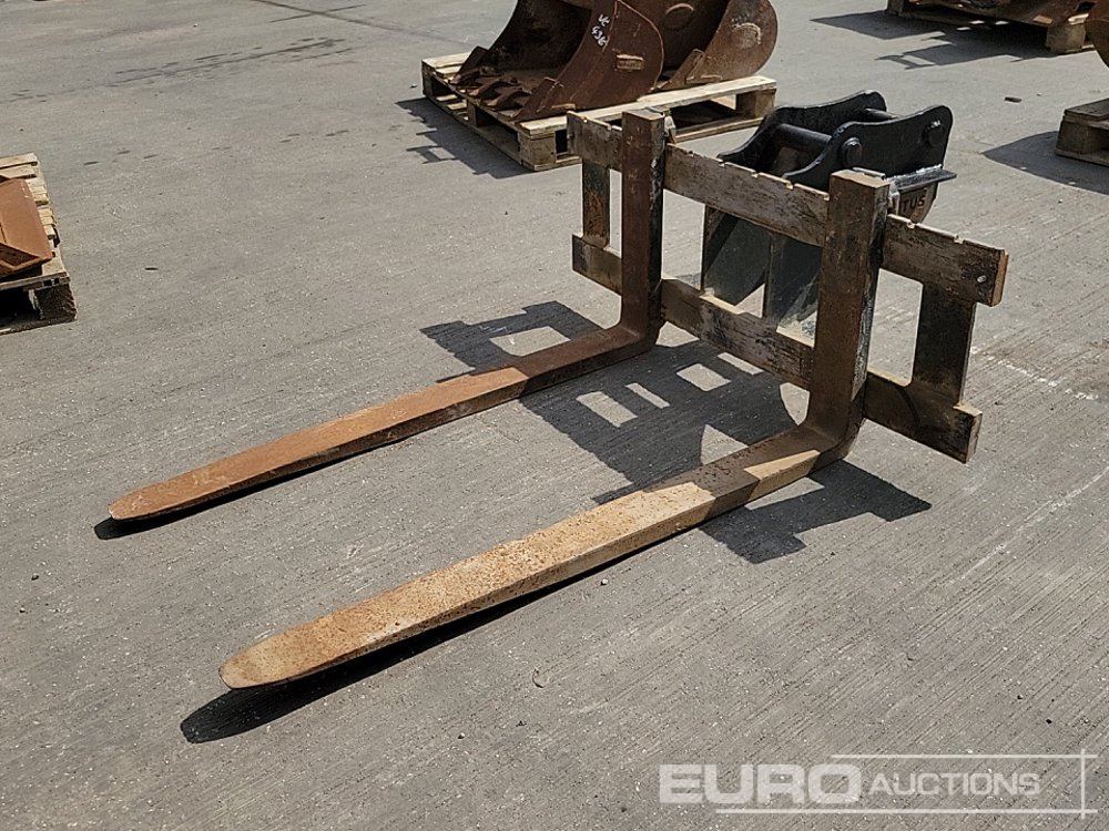 Titus Fork Frame & Forks 45mm Pin to suit 4-6 Ton Excavator - Intern transport: afbeelding 1 Titus Fork Frame & Forks 45mm Pin to suit 4-6 Ton Excavator - Intern transport: afbeelding 1