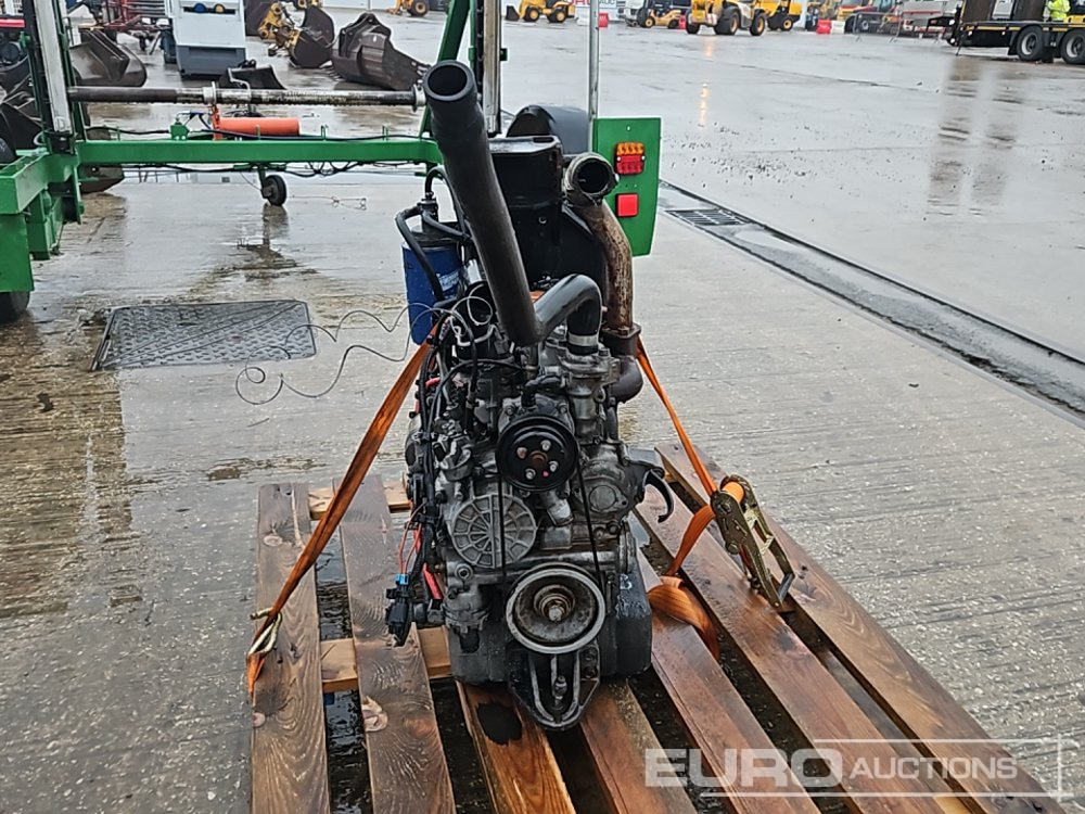 Kubota 4 Cylinder Engine - Motor: afbeelding 2 Kubota 4 Cylinder Engine - Motor: afbeelding 2