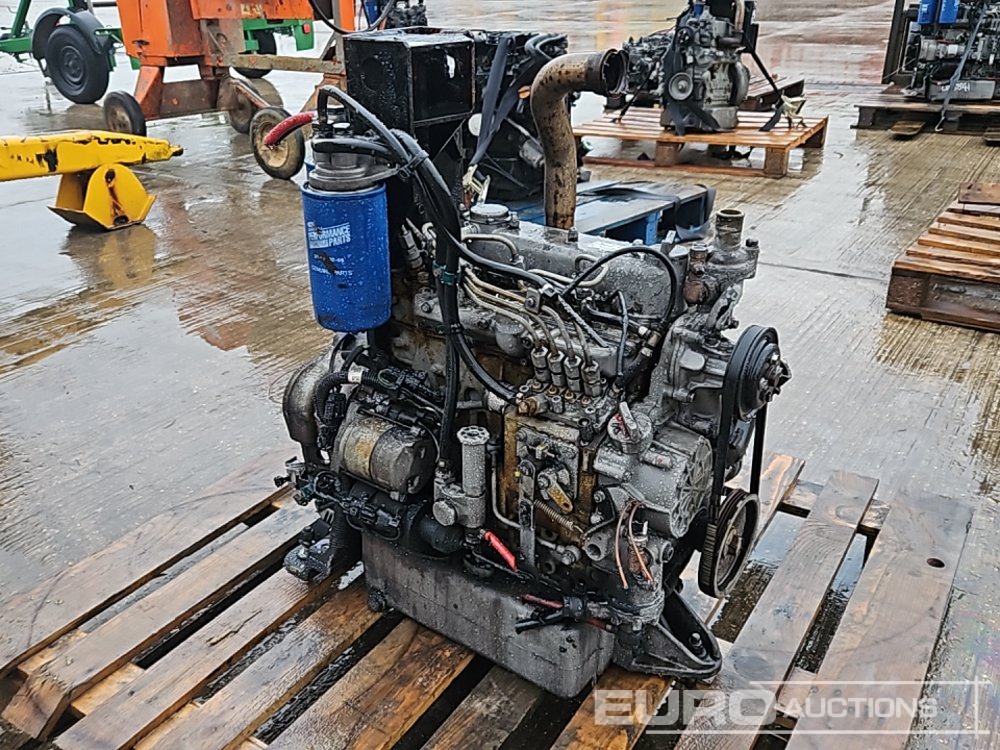 Kubota 4 Cylinder Engine - Motor: afbeelding 1 Kubota 4 Cylinder Engine - Motor: afbeelding 1