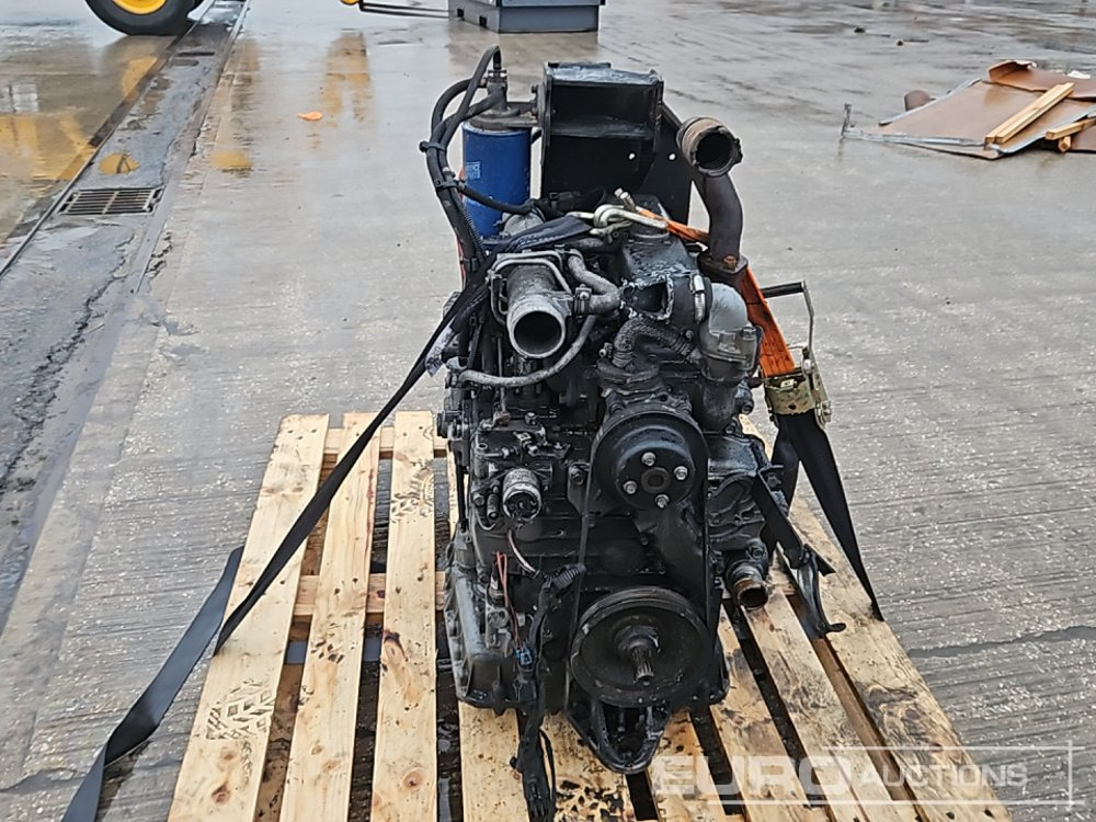 Kubota 4 Cylinder Engine - Motor: afbeelding 2 Kubota 4 Cylinder Engine - Motor: afbeelding 2