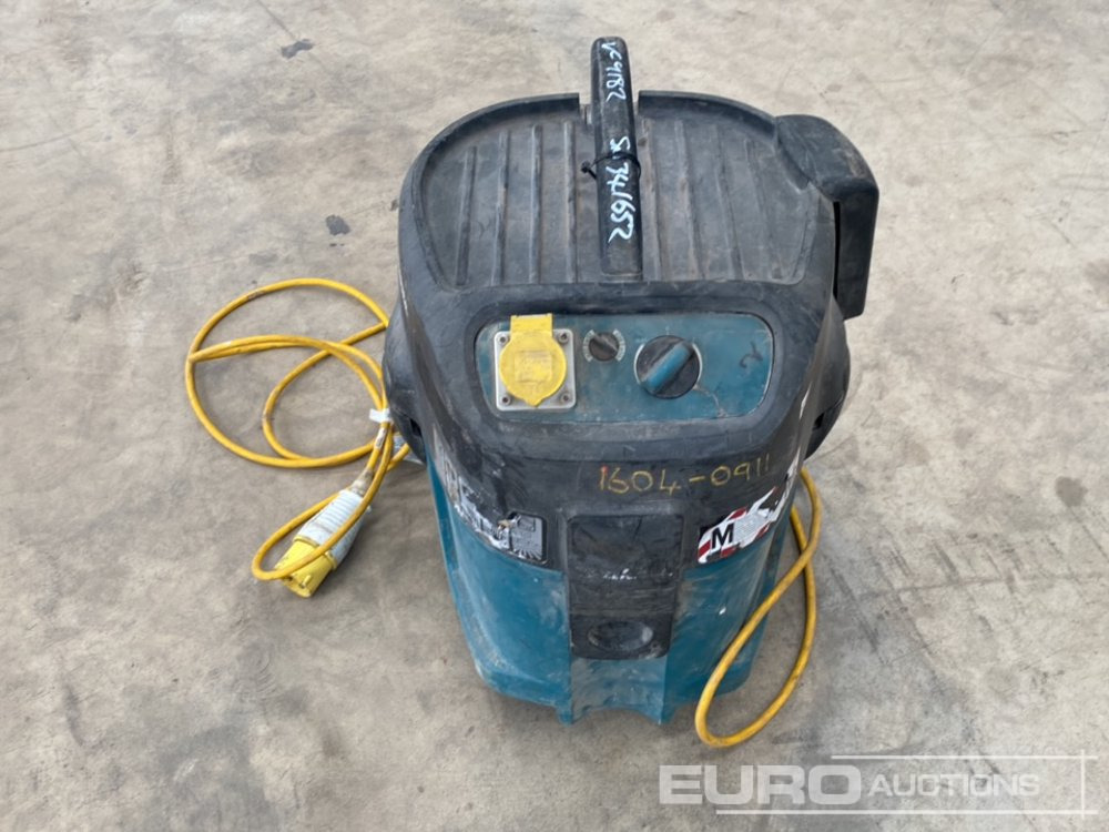 Makita 447M 110 Volt Dust Extractor - Bouwmaterieel: afbeelding 2 Makita 447M 110 Volt Dust Extractor - Bouwmaterieel: afbeelding 2